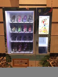 China Shoes Vending Machine Customized Logo And Sticker, Groceries Vending Machine, Micron wholesale