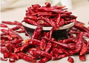 China No Speckle Whole Dried Cayenne Peppers 1% Broken Chilli Pods Spicy wholesale