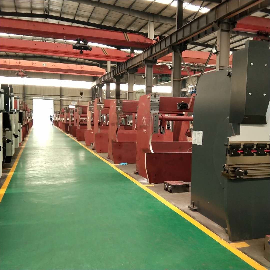 Hydraulic CNC Automatic Sheet Folding Machine 1250KN 2500mm TP10S Iron Sheet Bender Single Phase
