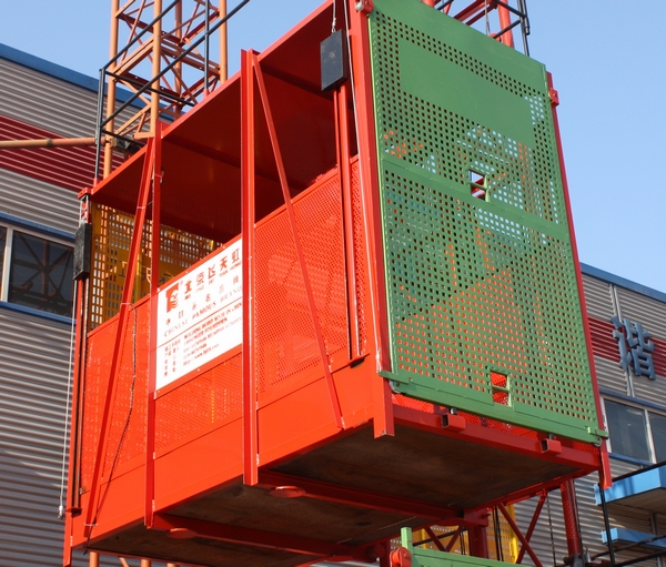 China 24m-80m SS Vertical Handling Machine Construction Building Material Hoist for Cargo,Goods wholesale