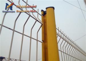 China Yellow Metal Wire Mesh Fence 50mm 200mm 3d Curved Backyard Peach Post wholesale