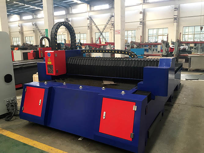 China 500W Carbon CNC Steel Cutting Machine , 1500X3000mm Laser Metal Cutting Equipment wholesale