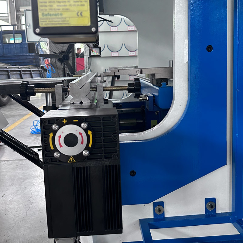 CNC Press Brake Mini Electro Hydraulic Bending Machine 40T1200mm DA53T 4+1 Axis