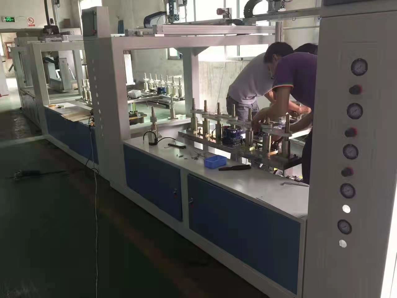 China Five Axis Automatic Reciprocating Spray Machine 4kw For Notebook Shell wholesale