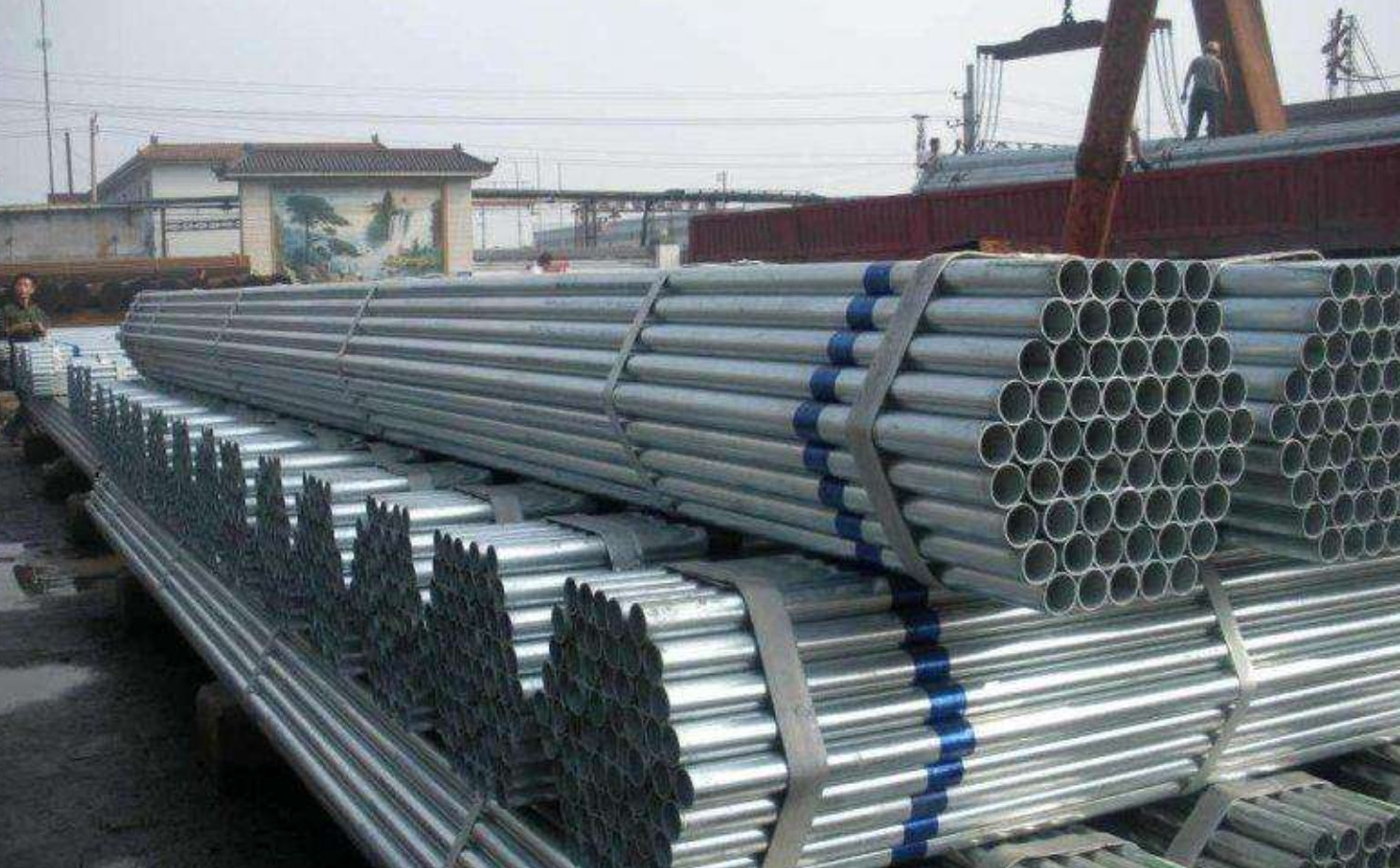 China Hot selling galvanized seamless steel pipe/BS 1387/ ASTM A53 black galvanized structure steel pipe/steel plumbing pipe wholesale