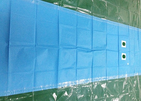 China Angiography Disposable Surgical Drapes , Fenestrated Sheet Three Layers Lamination wholesale