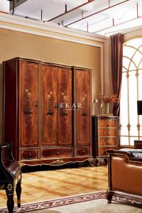 China Solid Wood Veneer Classic 4 Door Antique Luxury Wooden Wardrobe wholesale