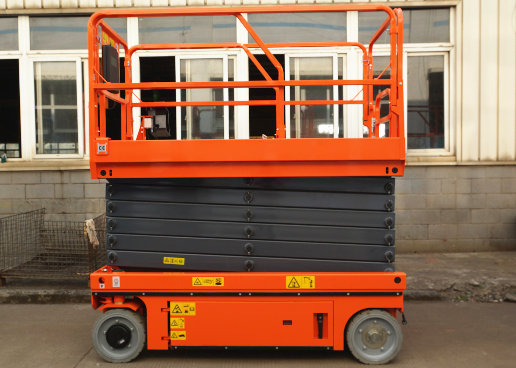 China Electric Self Propelled Aerial Work Platform Mobile Hydraulic Man Lift Equipment wholesale