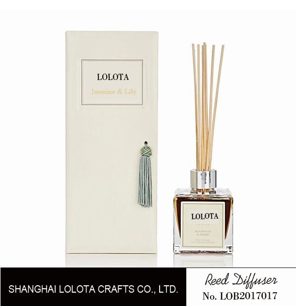 China Silver color cap square clear glass bottle reed diffuser with tassel gift box wholesale