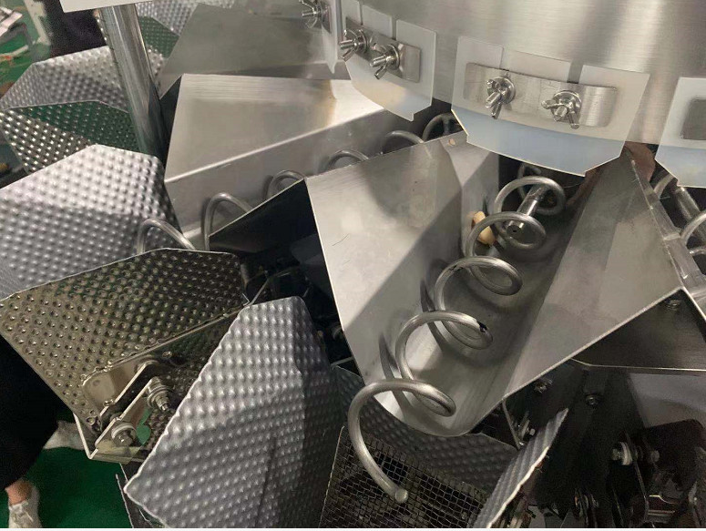China Sticky Fresh Chicken Multihead Weigher With Scraper Bucket Customized Linear Plate wholesale