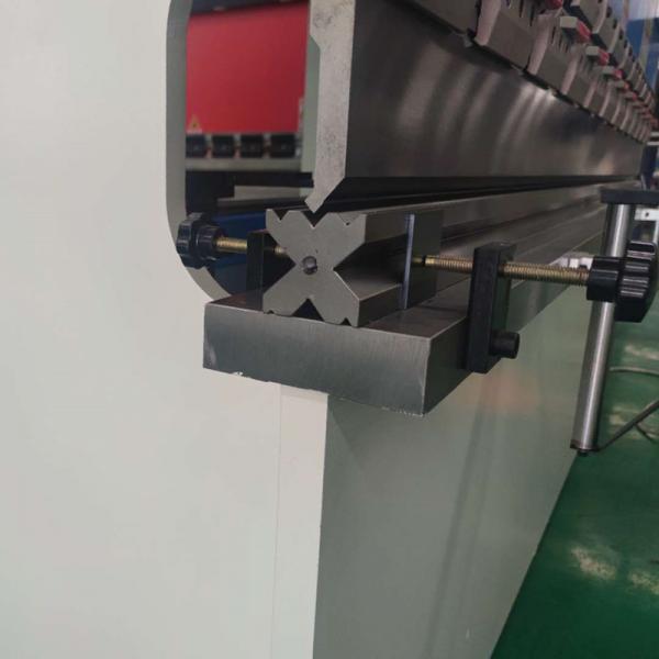 2500mm 630KN CNC Bending Machine 5.5kw Hydraulic Press Brakes With Small LED Light Ce