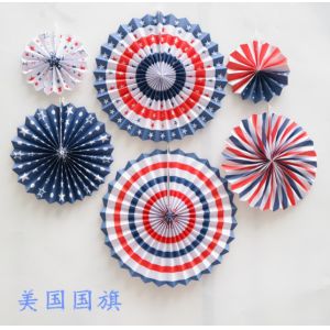 The paper fan consists of two diameters of 40 cm and two diameters of 30 cm. Two