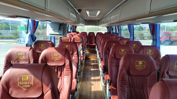 LHD/RHD Cummins 375HP Euro5 51+2 Seats Luxury Coach Bus YBL6128SD for Africa