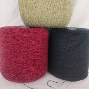 China 100% Polyester Dyed Yarn in Customized Color Chenille Yarn for Knitting on sale