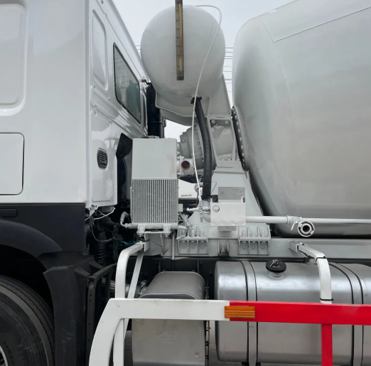 CAMC M7 Concrete Mixer 8x4 Diesel Self Loading 8 Cubic Meters Concrete Mixer Truck