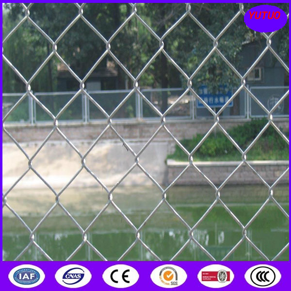 ASTM A392 standard heavily galvanized chain link fence with posts and installing accessories with 366 grams zinc coating