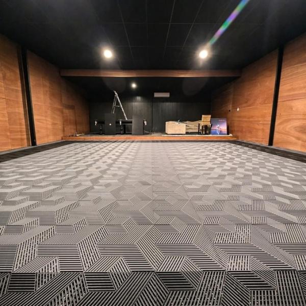 18mm Interlocking Workshop Flooring UV Resistant Plastic Garage Tiles