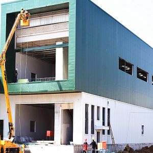 China Customizable Steel Frame Warehouse Workshop with Thermal Insulation wholesale