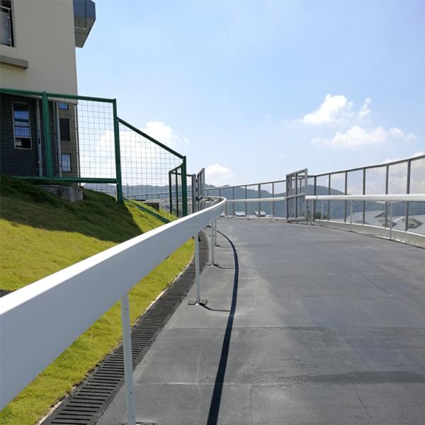 Anti Fatigue Horse Stall Drainage Mats Custom Color For Horse Safety