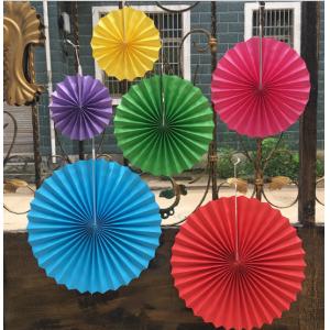 The paper fan consists of two diameters of 40 cm and two diameters of 30 cm. Two