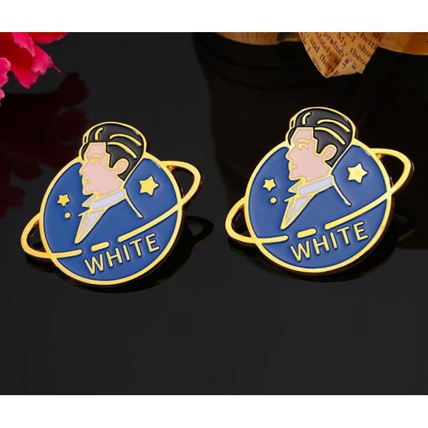 Zinc-alloy lacquered metal brooch pin badges cartoon university logo words OEM