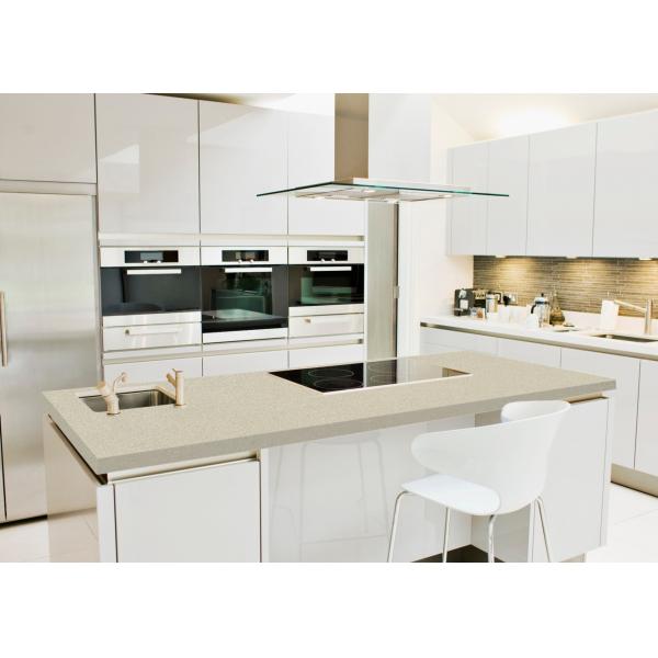 Custom Carrara Quartz Worktop Engineered Stone Slabs 6.5 Mohz Hardness