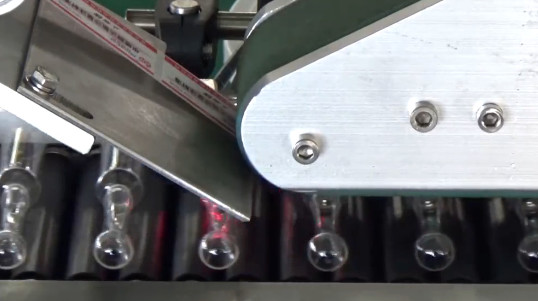 Cosmetic Automatic Labeling Machine High Speed For Slim Cylindrical Container