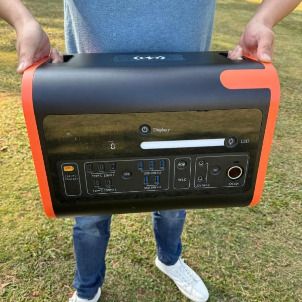 2048wh Multifunctional Portable Battery Foldable Solar Power Station Suitable for Camping Energy Storage Power