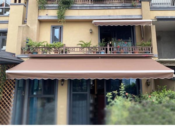 light open retractable awning / Both motor and manual control awning