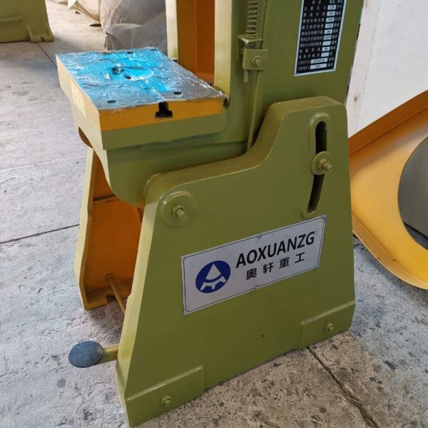 J23 Type 10T Mechanical Punching Machine , 1500w Sheet Metal Perforating Machine With Light