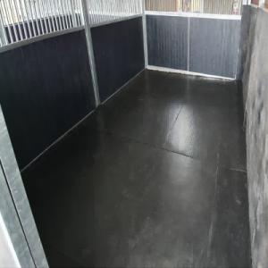 China Hammered Surface 4x6 Horse Stall Mats EVA Material Custom Color Flexible on sale
