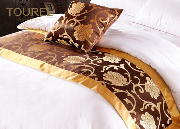 Quality Decoration King Size Hotel Satin Bed Runners And Cushions 100% Polyester for sale