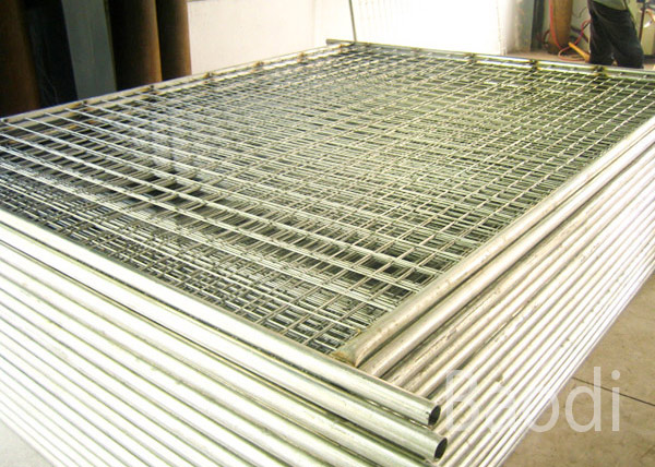 40mm Pipe Galvanized Temporary Fence , 2.1 X 2.4m Size Temporary Security Fencing