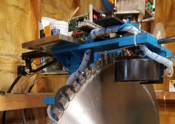 Diamond tools automatic feeding solder, brushing flux,rotate saw blade segment