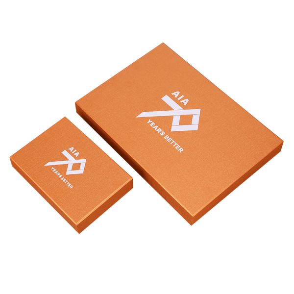 Customize Cosmetic Packaging Box Skincare Packaging Boxes With Gold Stamped Logo Cover
