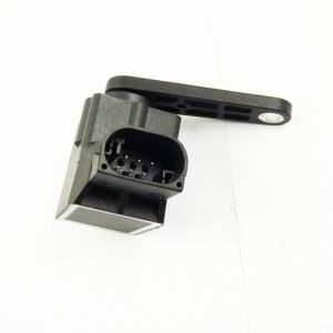 8 622 446 Suspension Height Sensor 6.7cm Length 5cm Width Volvo Level Sensor