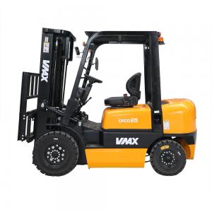 China 2.5 Ton Diesel Forklift Truck High Efficiency With Penumatic Forklift Tire wholesale