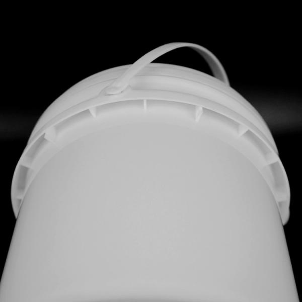1 Gallon 19*17*17.2cm Round Plastic Bucket White With Plastic Handle