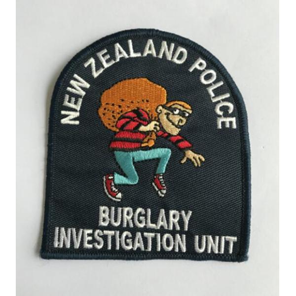 Custom embroidered badge type twill fabric iron on embroidery patch