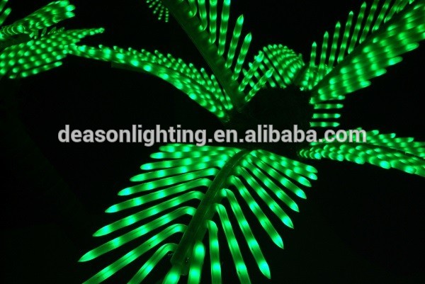 palmera artificial con luces