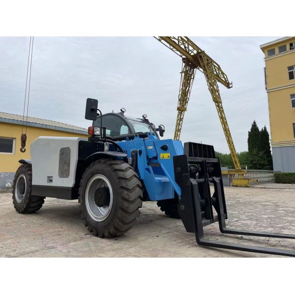 4x4 Telehandler Telescopic Forklift 4.5 Ton With 17m Lifting Height