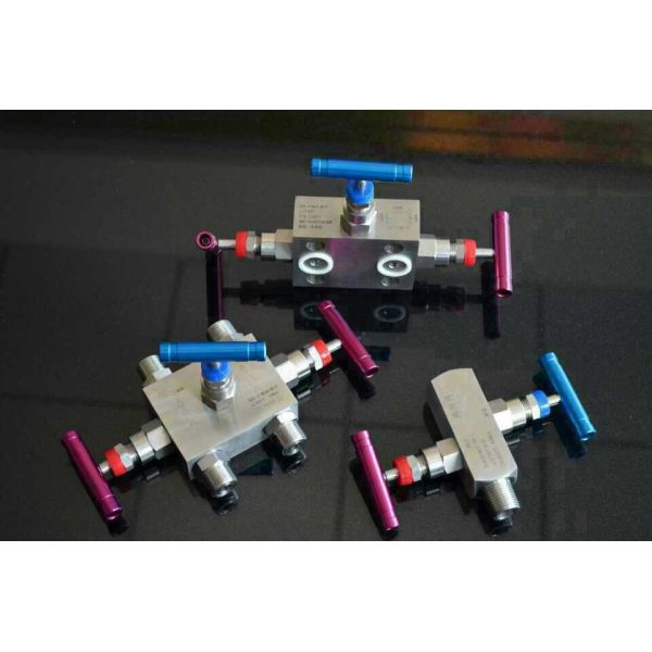SS304 Pressure Transmitter Manifold High Pressure 3 5 Way