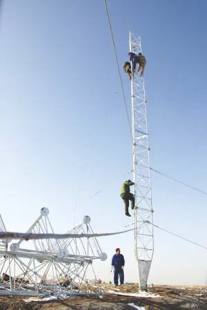 High Quality Steel Pipe Telecommunication Guyed Tower with Antenna Bracket