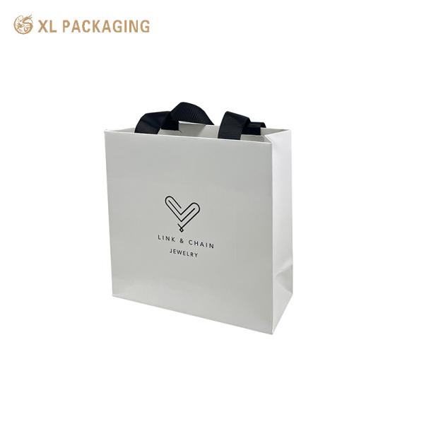 XL Packaging Custom Packaging Box Factory Wholesale Custom Pantone Color Disposable Hotel Using Paper Bag With Golden Strings Handle