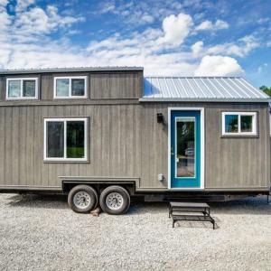 China SGS BV Economical Prefabricated Modular Mobile Portable Container House On Wheels wholesale