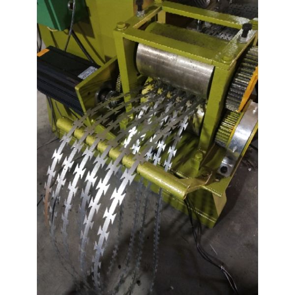 CBT-60 2200w 50cm Barbed Wire Making Machine