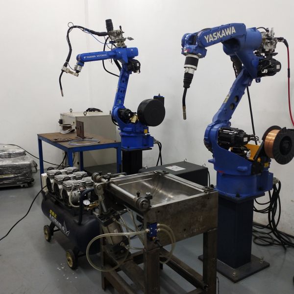 Industrial 6kg Welding Robots In Automotive Industry 6 Axis Automatic Welding