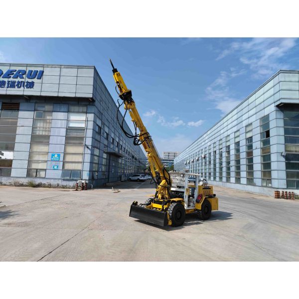 Underground Utility Vehicle Scaling Jumbo Mining crushing Rock drill Chiseling vehicle